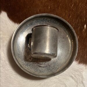 Vintage Silverplate Baby Cup and Plate Set Tudor Plate
Oneida Community LTd